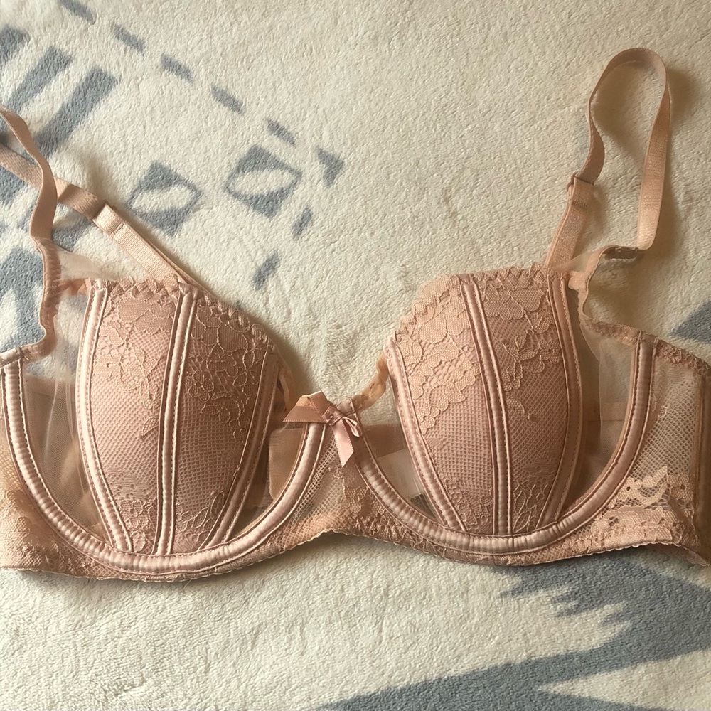 Elegant Lace Underwire Bra - Cream